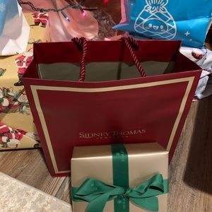 Meet your Posher, Thomas